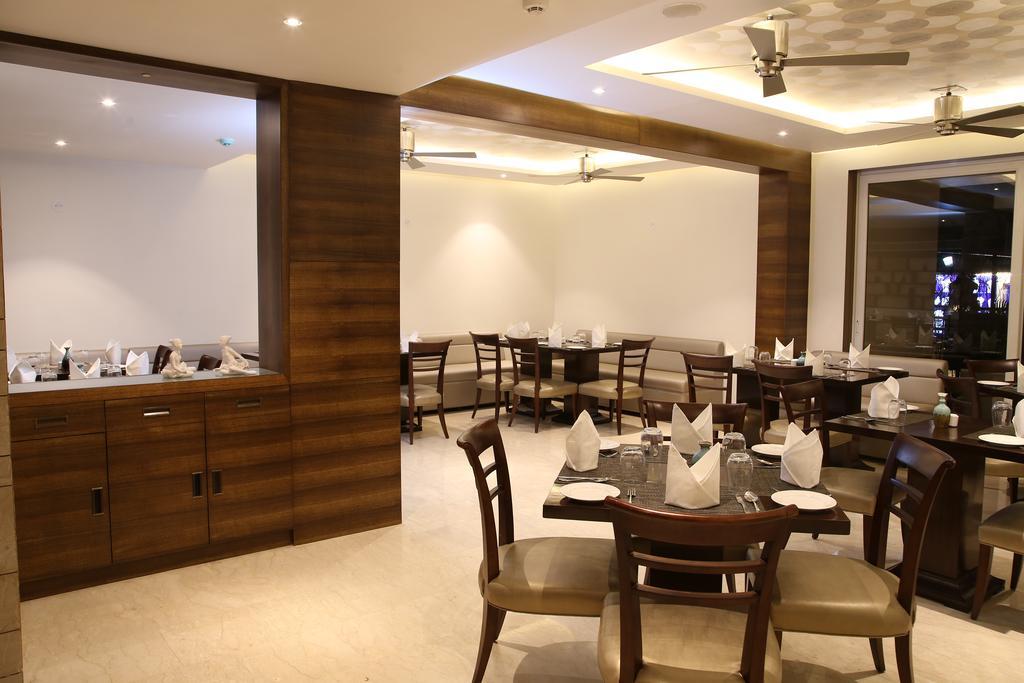 Lemon Tree Hotel Candolim Exterior photo