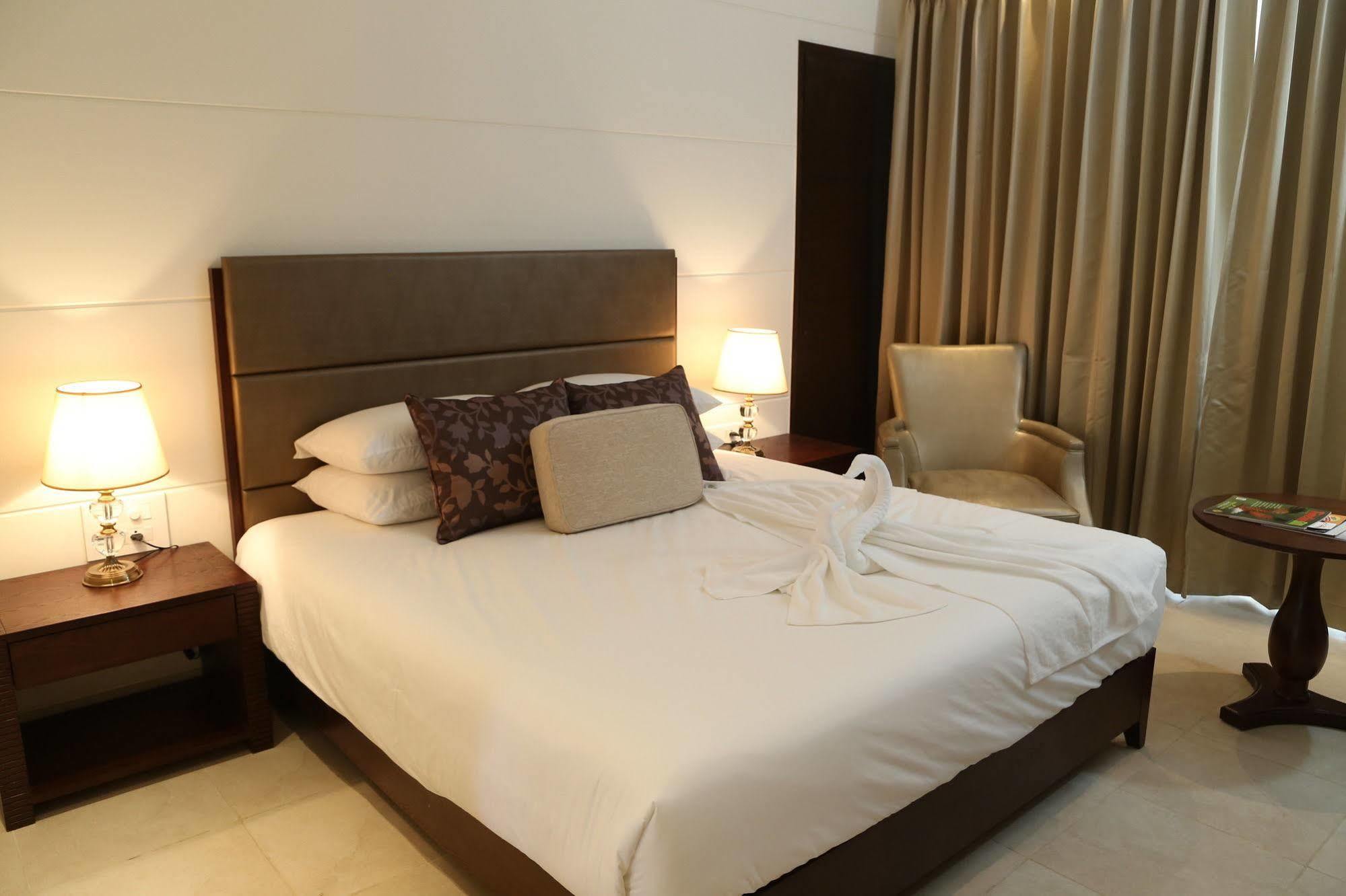 Lemon Tree Hotel Candolim Exterior photo