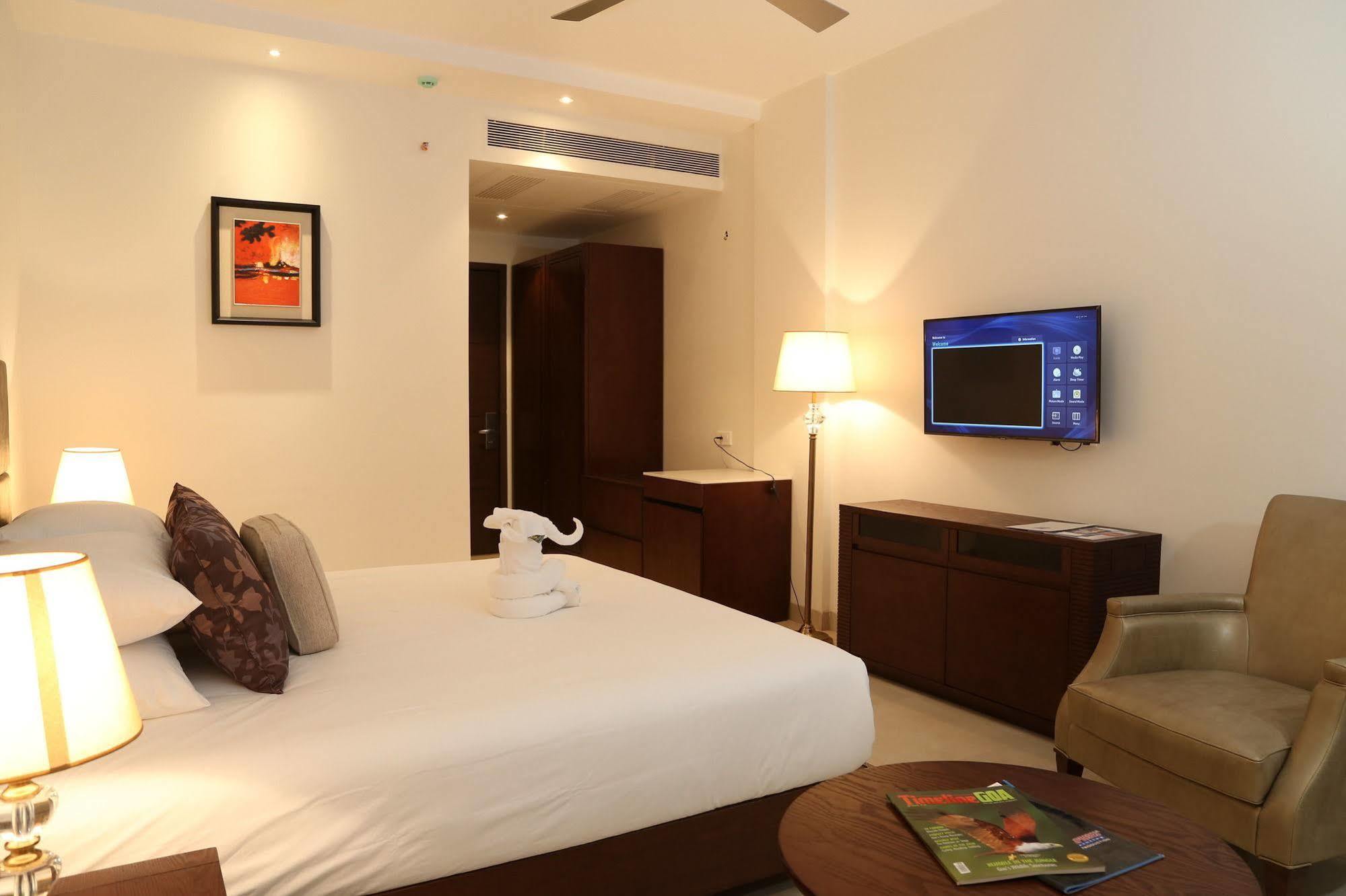 Lemon Tree Hotel Candolim Exterior photo