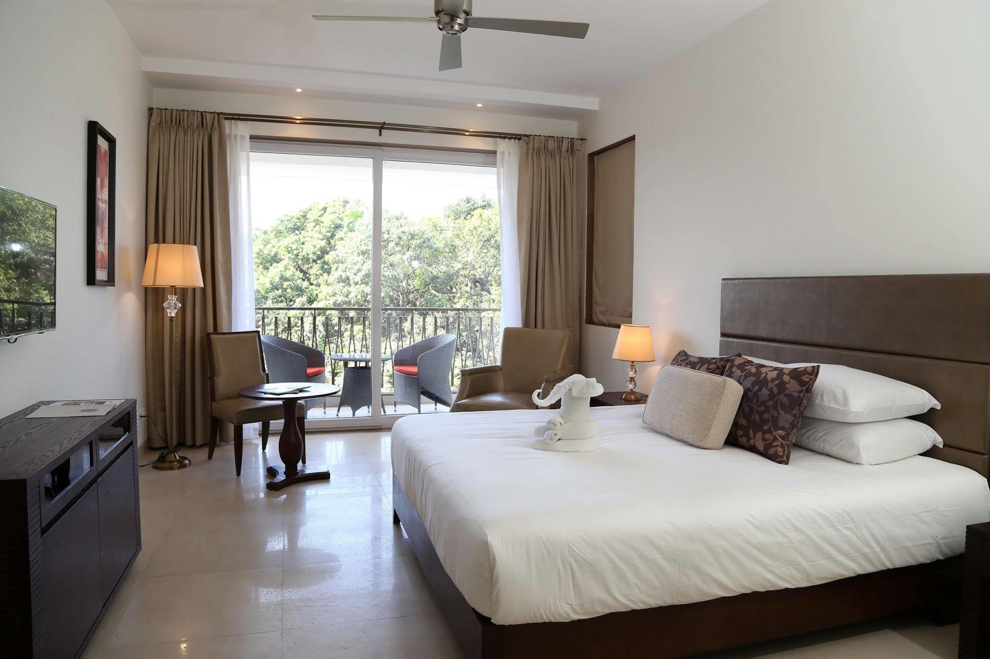 Lemon Tree Hotel Candolim Exterior photo