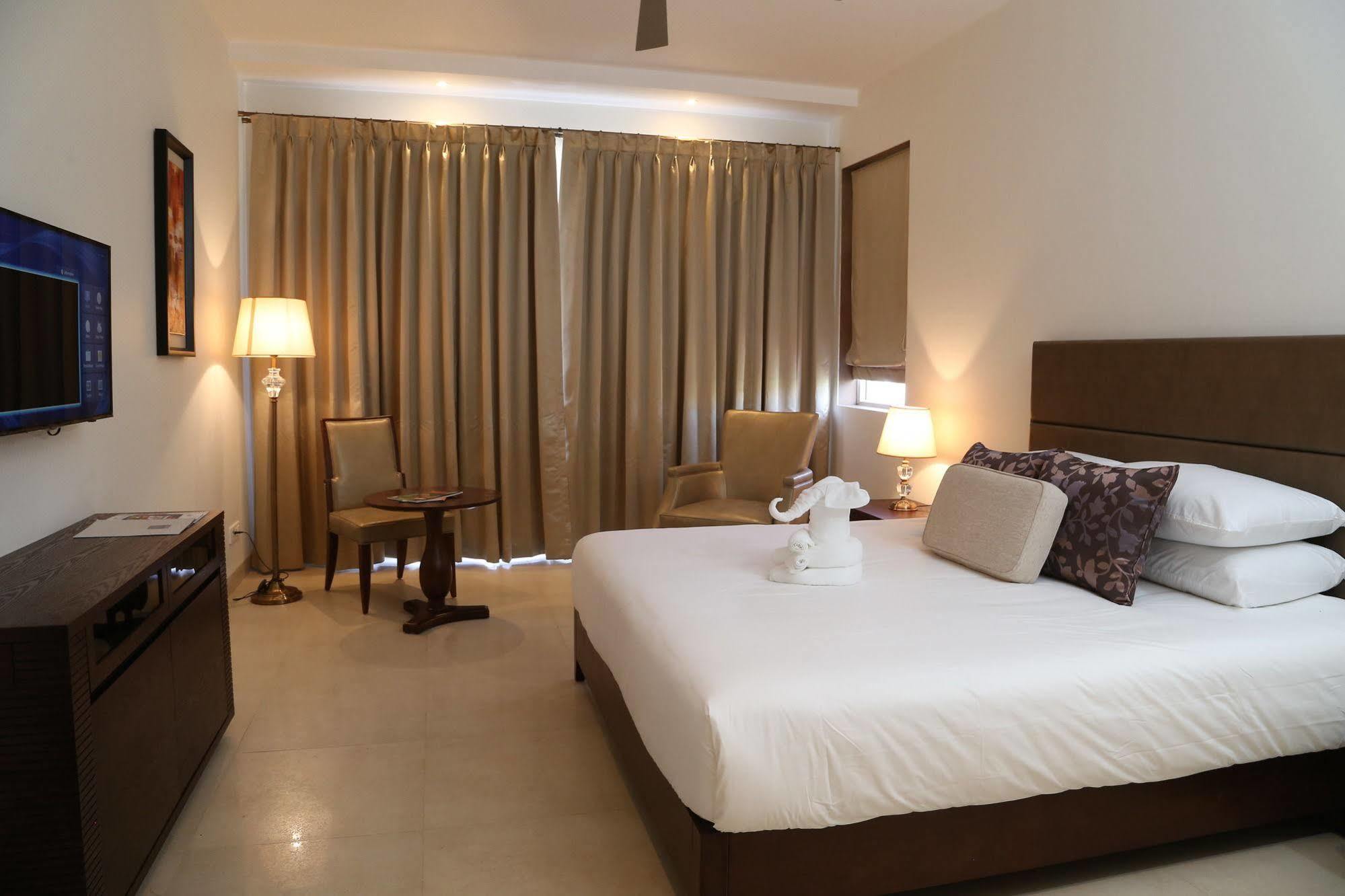 Lemon Tree Hotel Candolim Exterior photo
