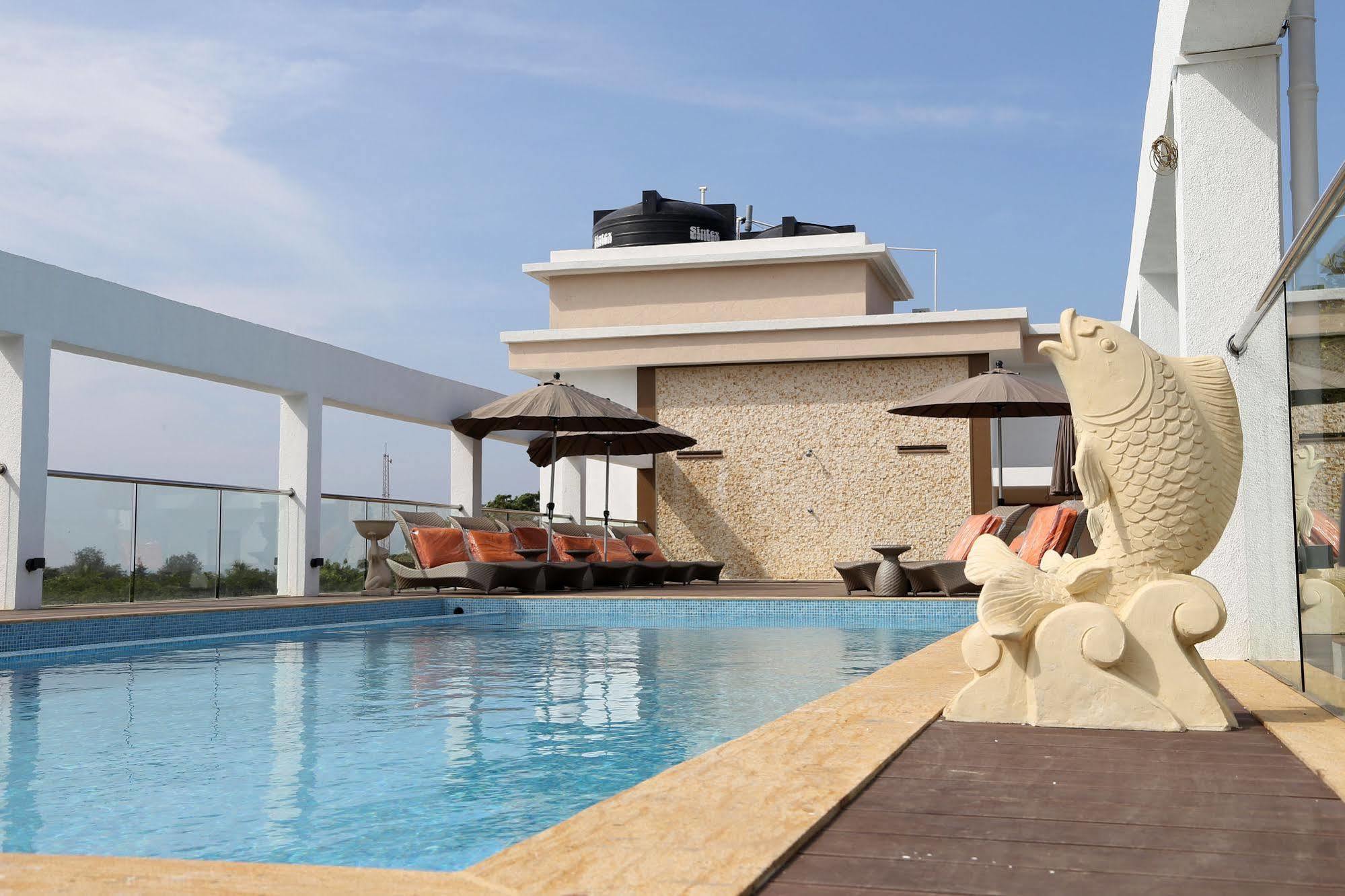 Lemon Tree Hotel Candolim Exterior photo