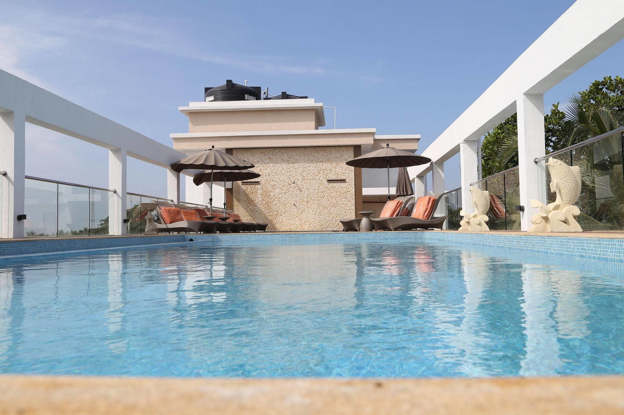 Lemon Tree Hotel Candolim Exterior photo
