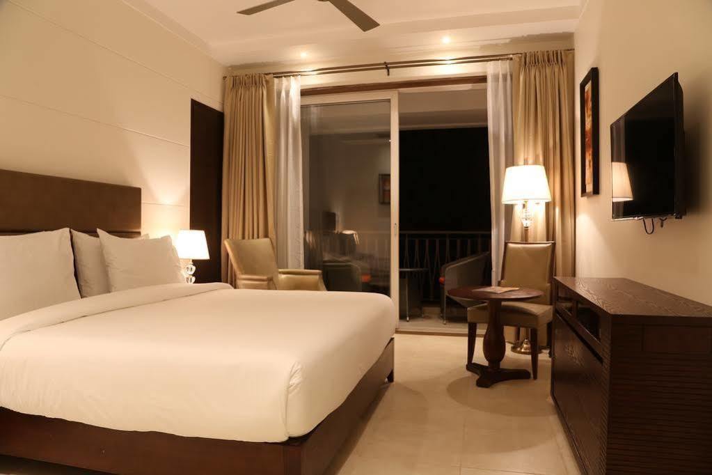 Lemon Tree Hotel Candolim Exterior photo