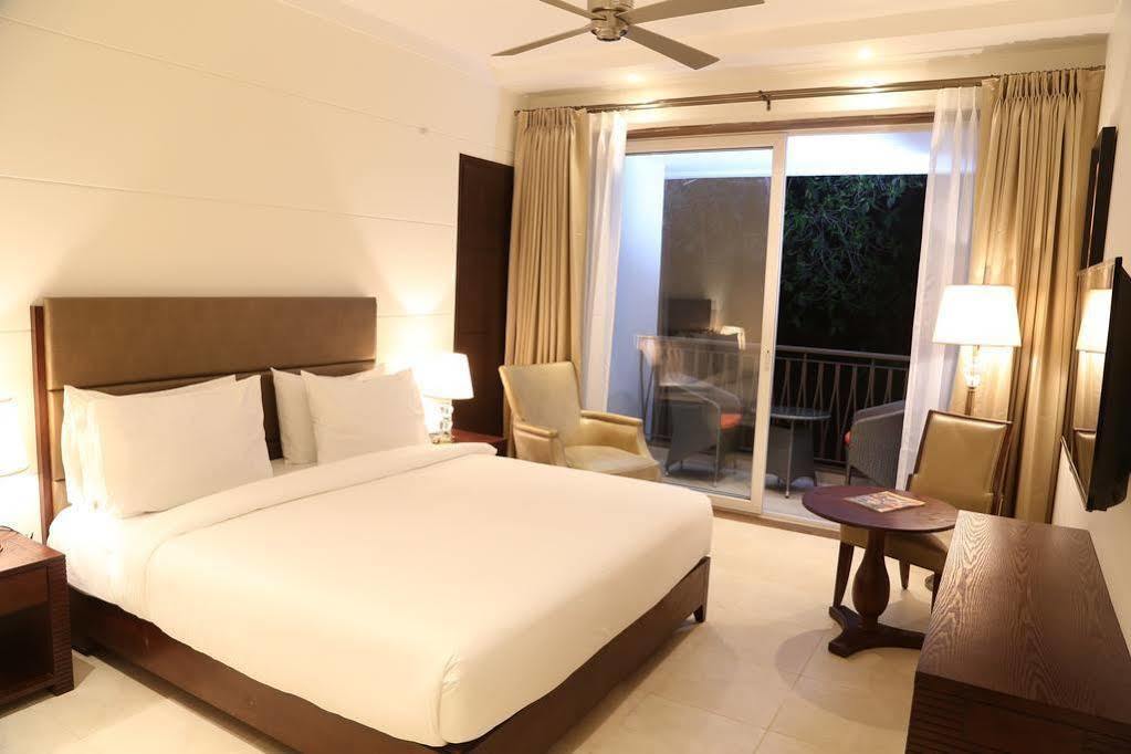 Lemon Tree Hotel Candolim Exterior photo