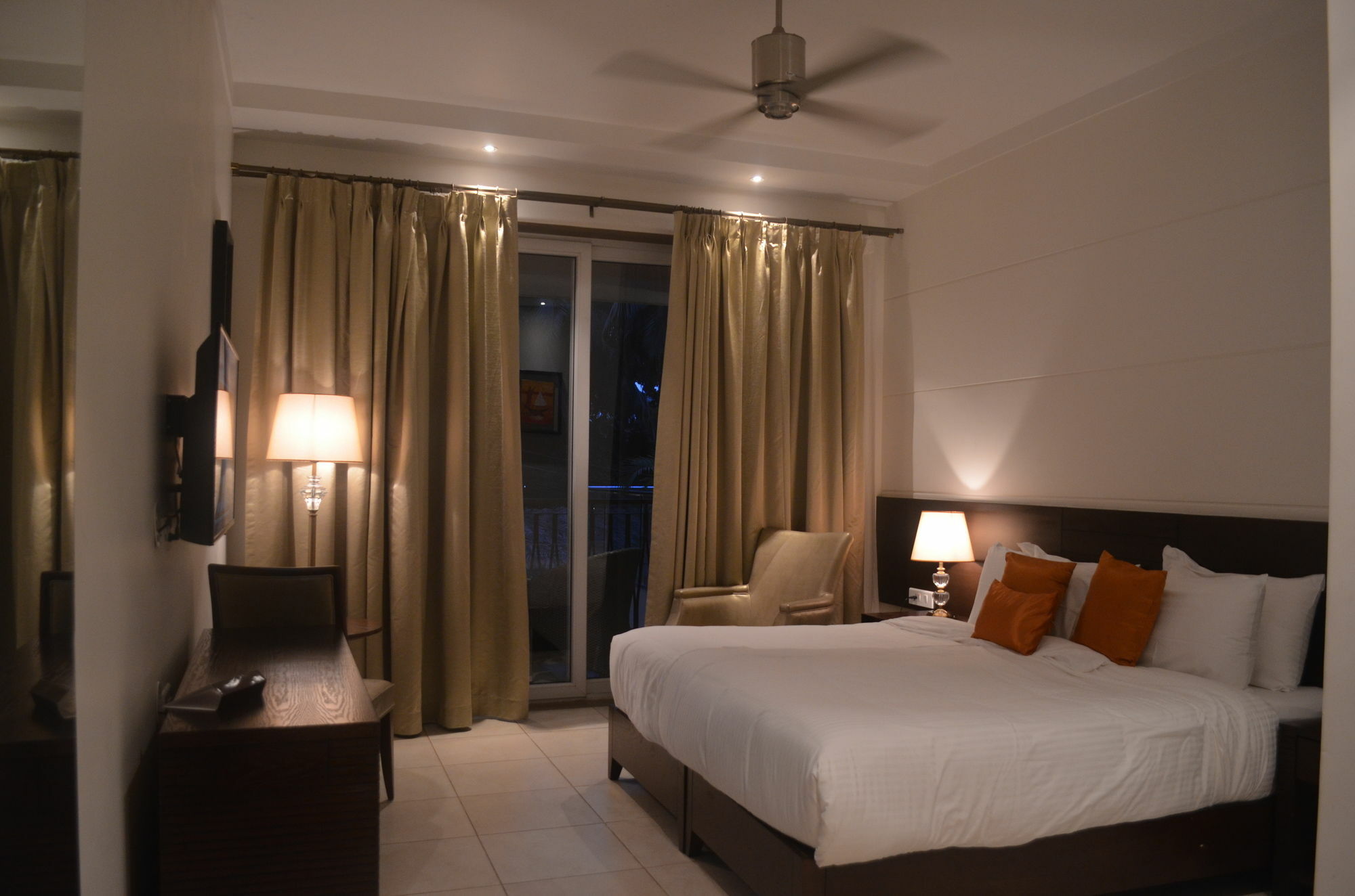 Lemon Tree Hotel Candolim Exterior photo