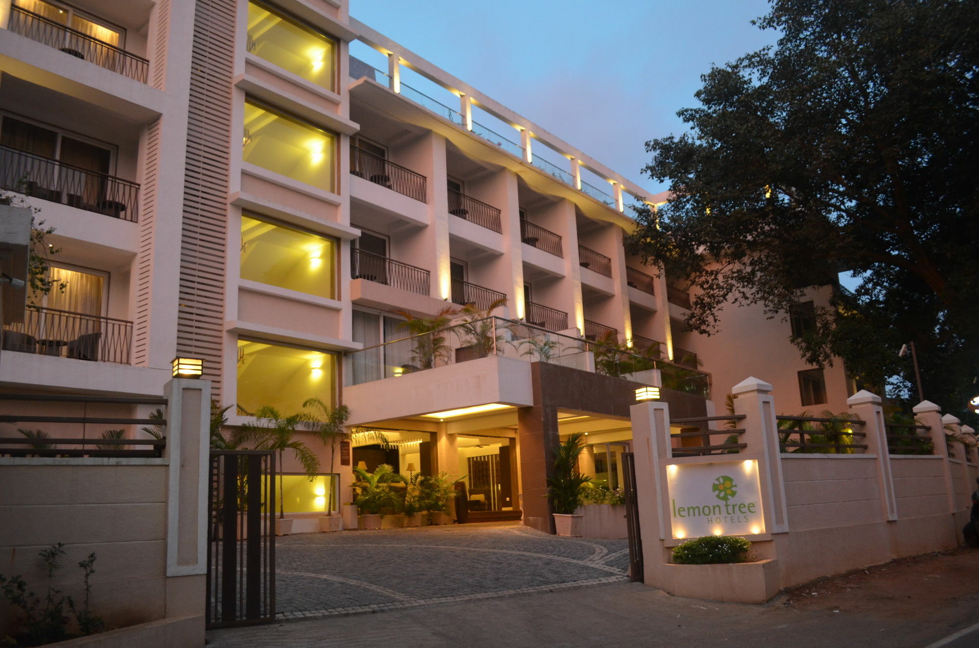 Lemon Tree Hotel Candolim Exterior photo